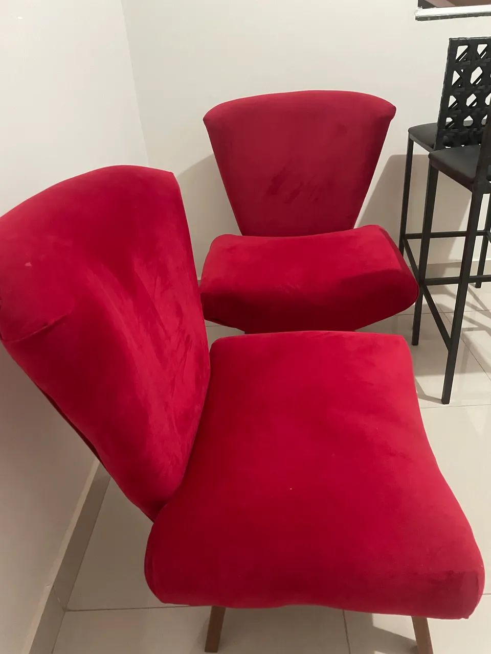 Vendo 02 poltronas vermelhas,confortáveis e luxuosas 