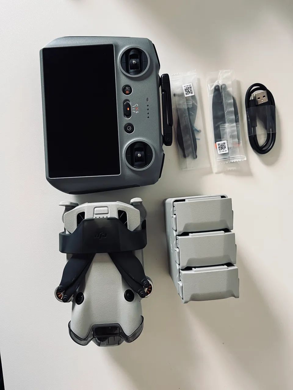 DJI MINI 4 PRO COMBO FLY MORE + RC2 com TELA 