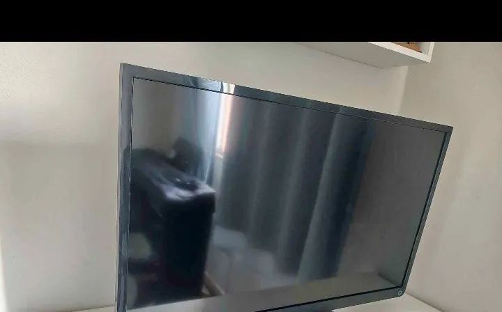 Tv Toshiba 32 polegadas não é smart acompanhada com um PS3 slim desbloqueado 3 controles - Foto 2