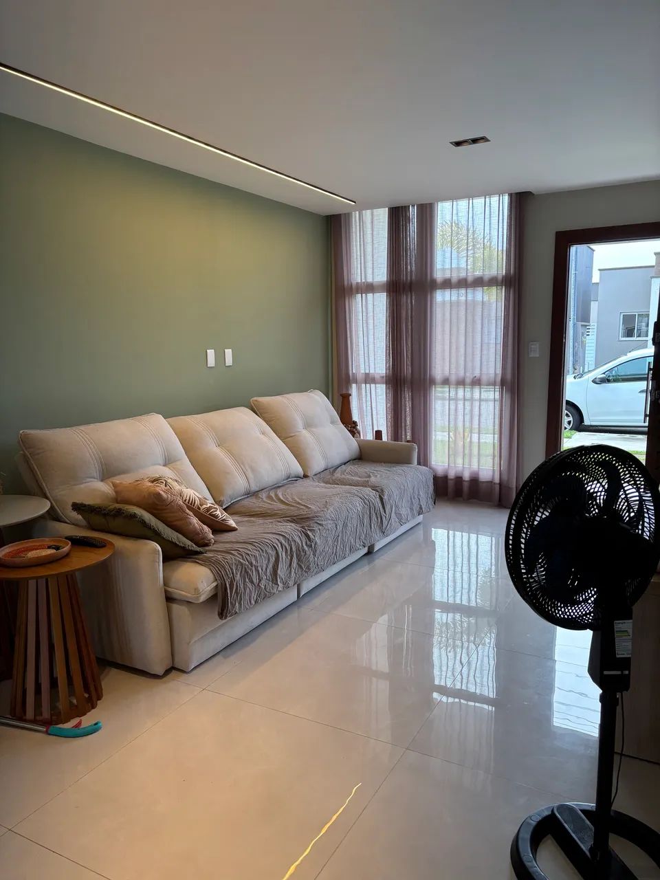Casa completamente mobiliada em condomínio com piscina  - Foto 2