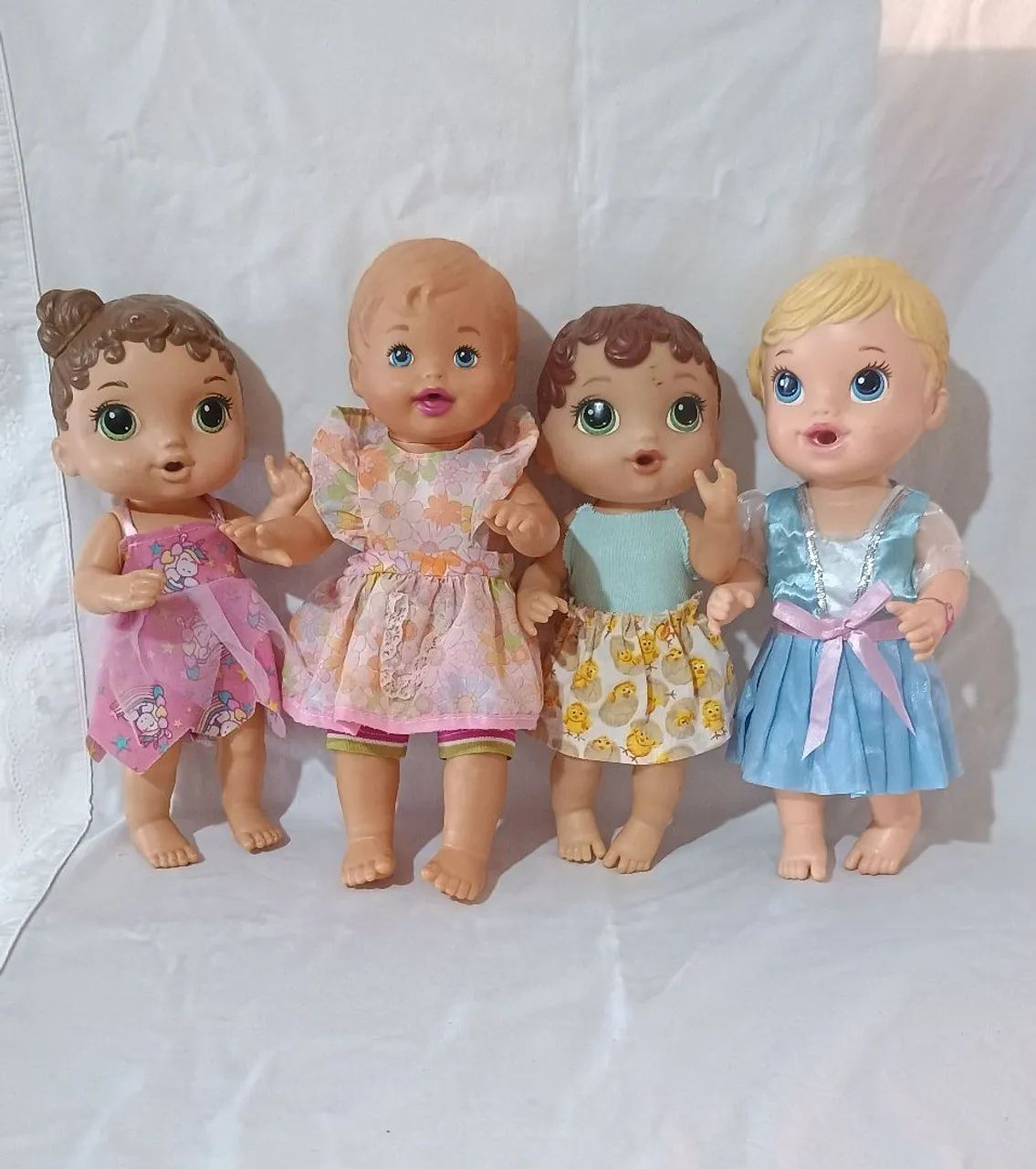 Lote com quatro bonecas usadas - Foto 4