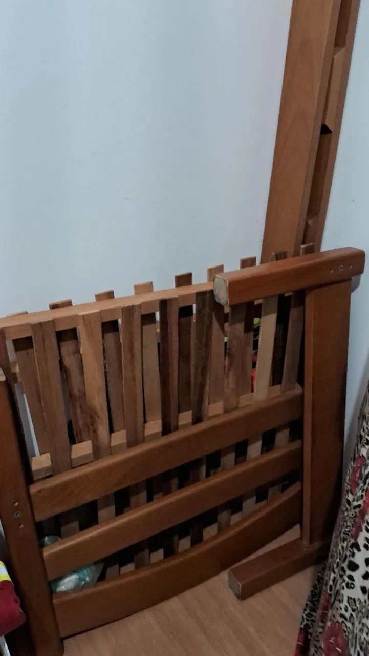 CAMA SOLTEIRO MADEIRA REFORÇADA, ÓTIMO ESTADO!