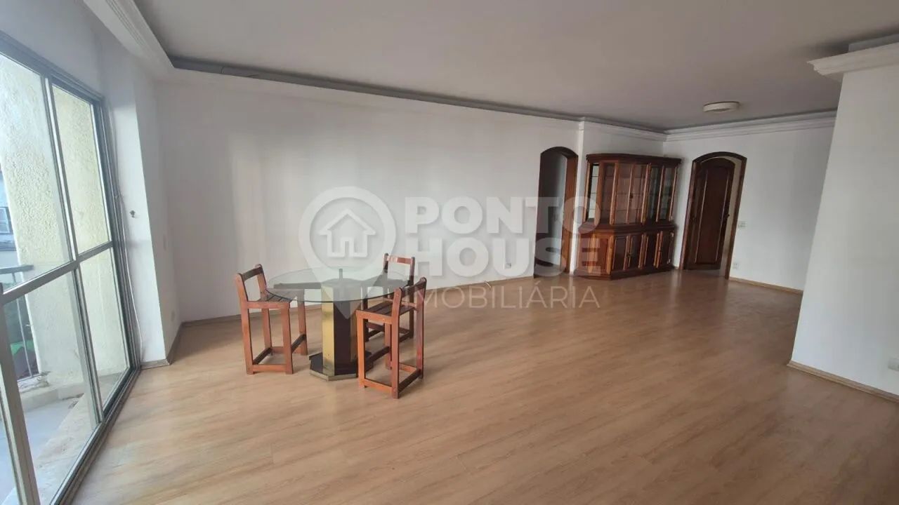 Moema Pássaros - Amplo Apartamento - Estuda permuta Imóvel Menor.