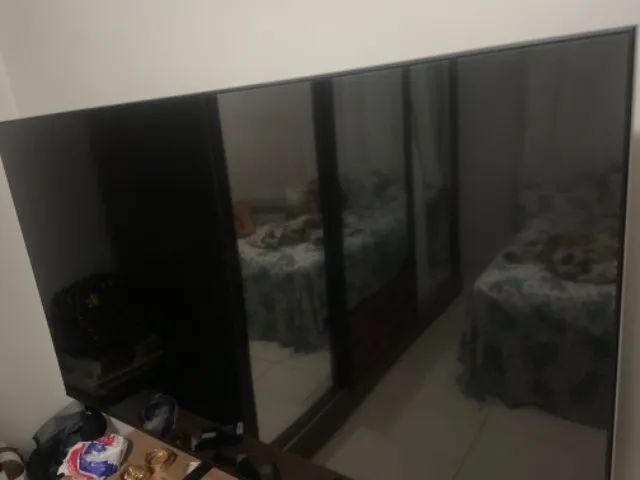 TV 60 polegadas semi nova 1.500,00