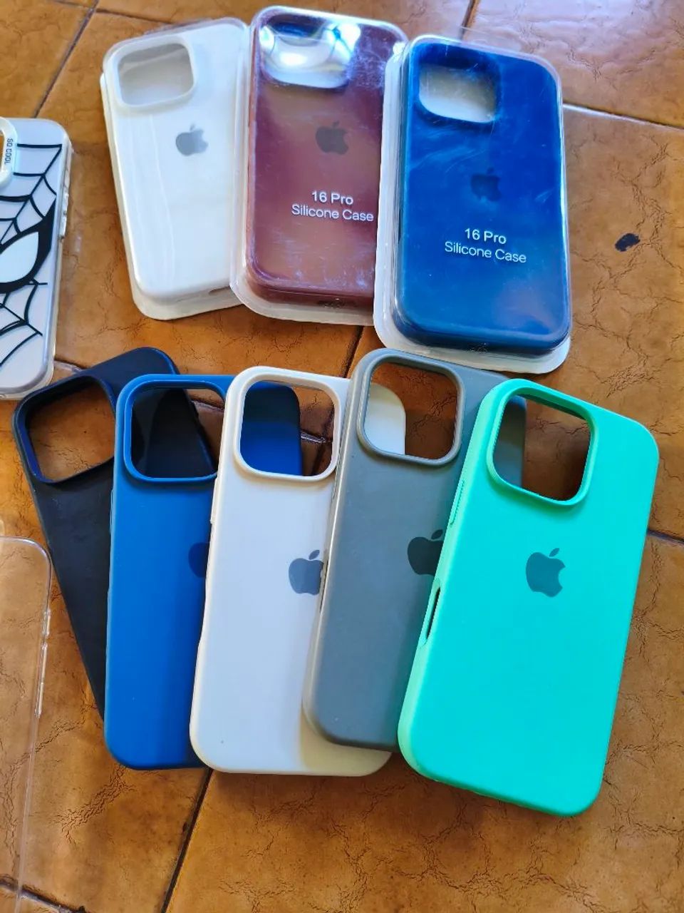 kit de 15 capas para iPhone 16 pro  - Foto 3