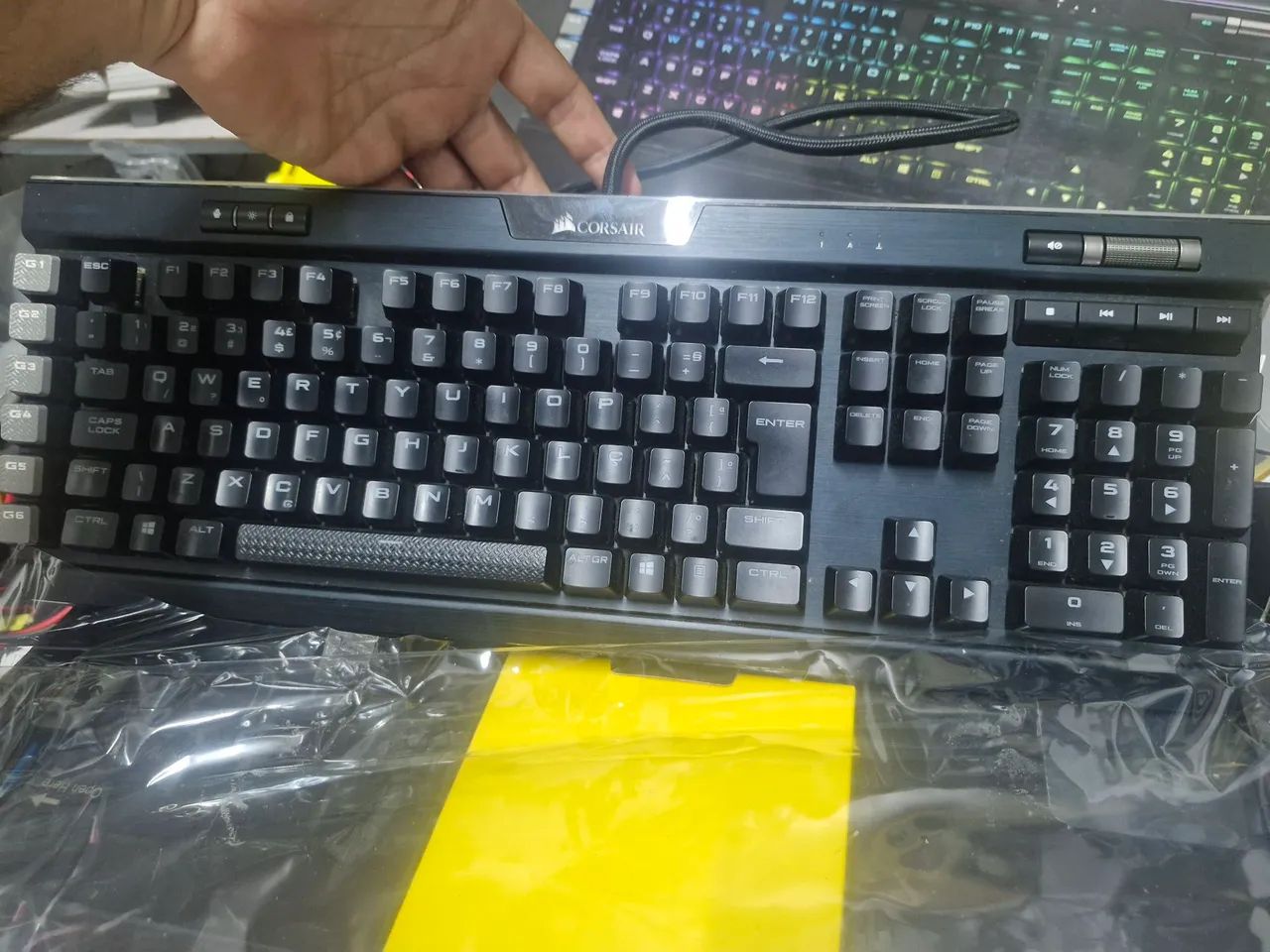 Teclado Corsair K95 RGB PLATINUM - Foto 2