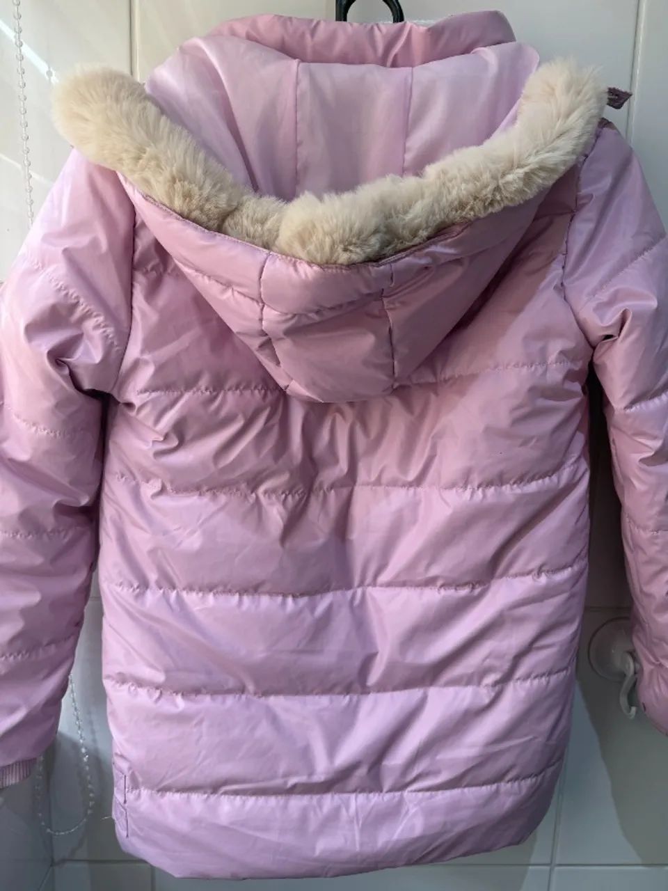 Parka infantil rosa com gorro de pelo - Foto 4