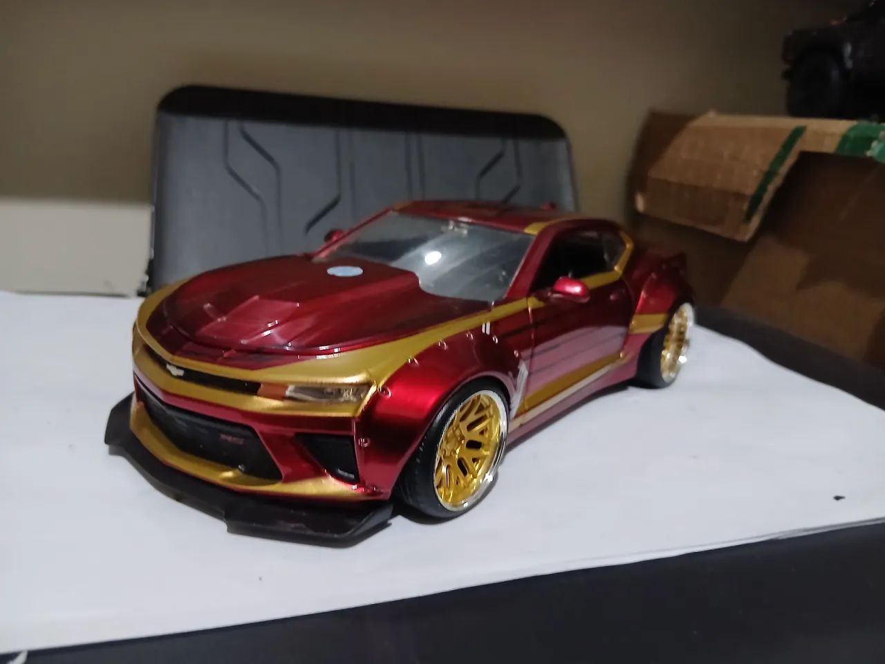 Miniatura Camaro jada 1/24 homem de ferro(descrição)