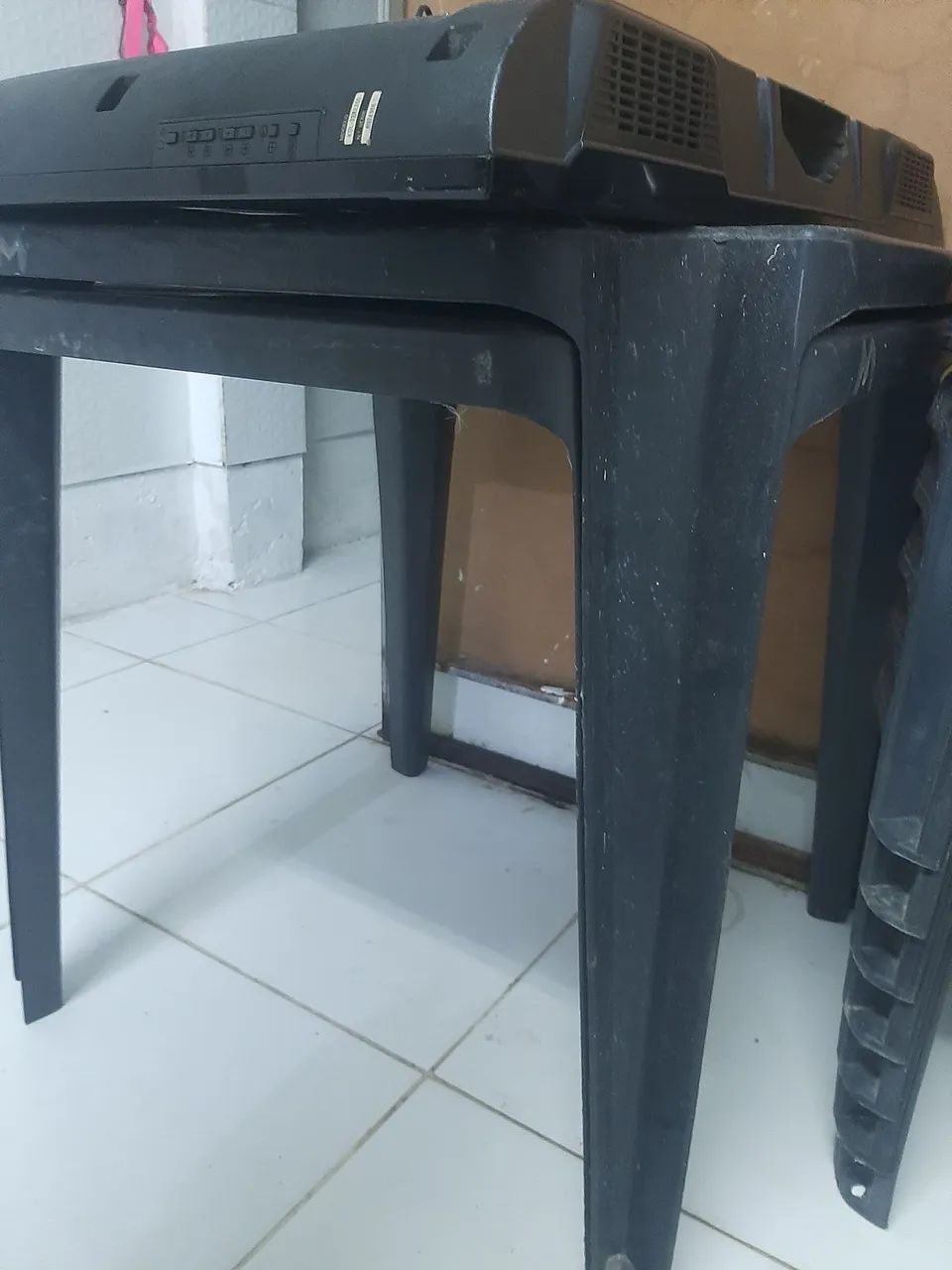 Mesa de plástico preta  - Foto 2