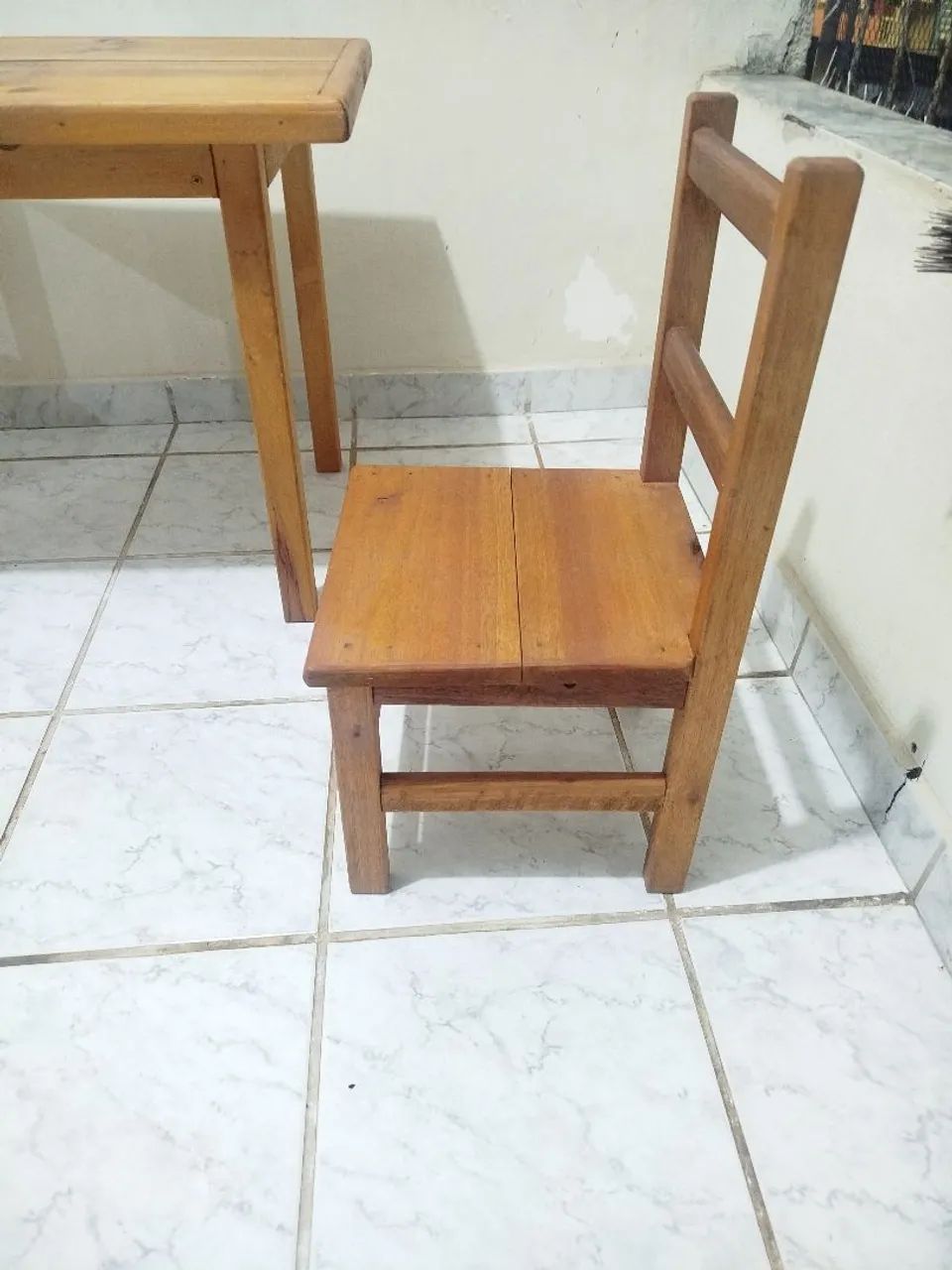 Vende- se mesa com 2 cadeiras infantil  - Foto 3