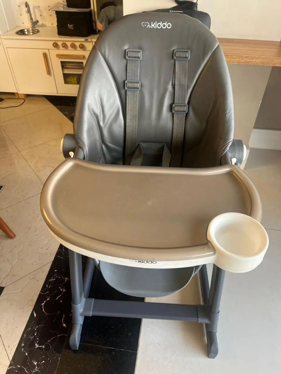 Cadeira de alimentação alta Kiddo.