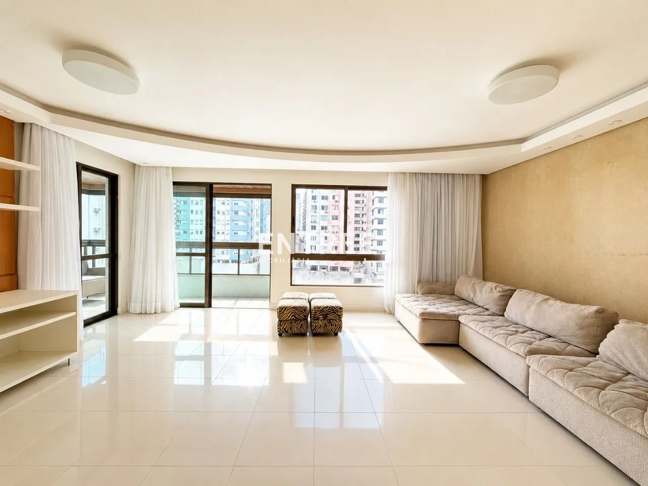 Apartamento 4 Quartos (sendo 2 Suítes) e 2 Vagas - Centro - Foto 5