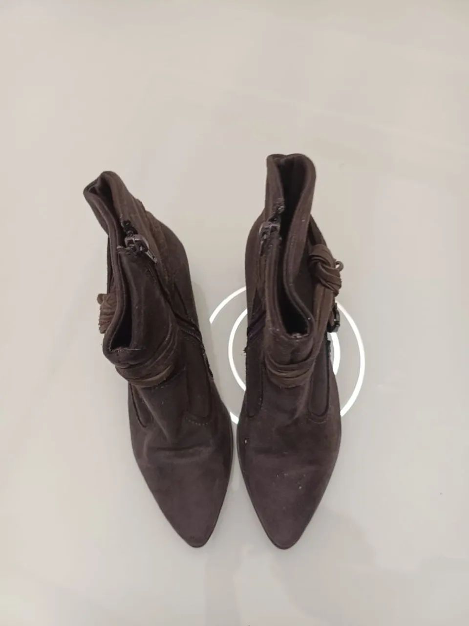 Bota arezzo cano curto marrom camurça - estilosa e elegante ? - Foto 2