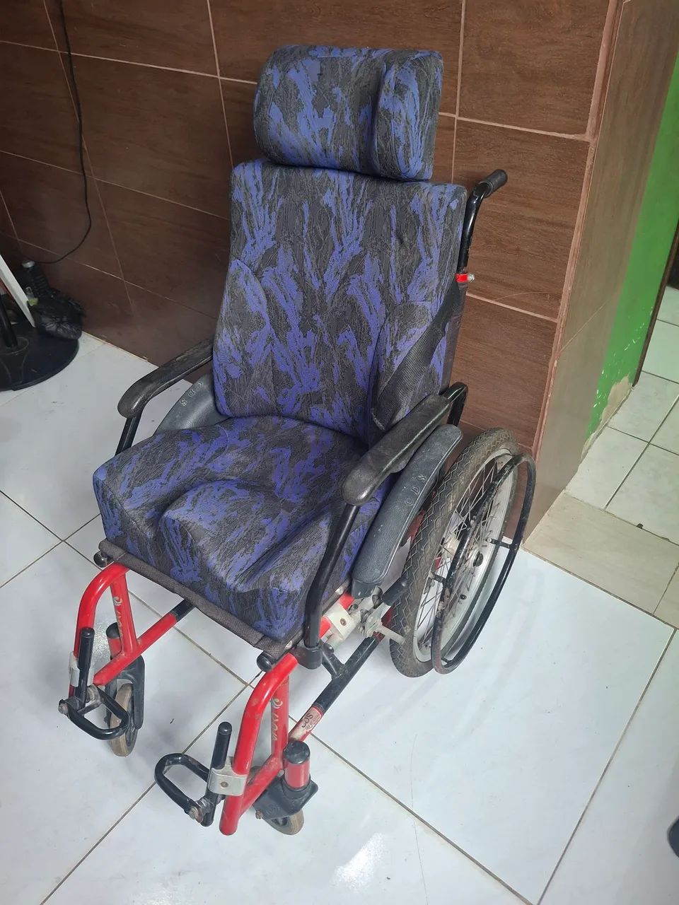 Vendo cadeira de rouda  - Foto 2
