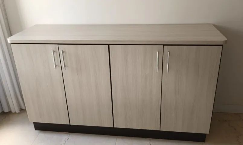 Cômoda / Balcão Multiuso com 4 Portas e Gavetas Internas