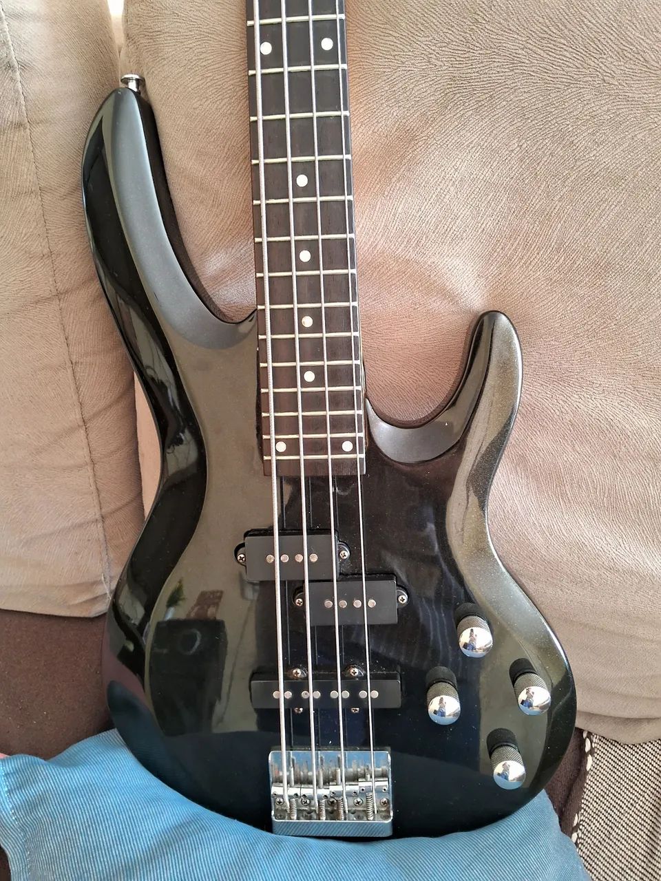 Baixo PHX 4 cordas 