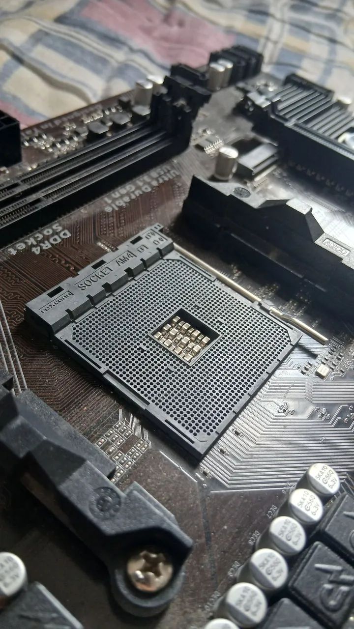 Placa Mãe Gigabyte AM4 A320M COM DEFEITO - Foto 4