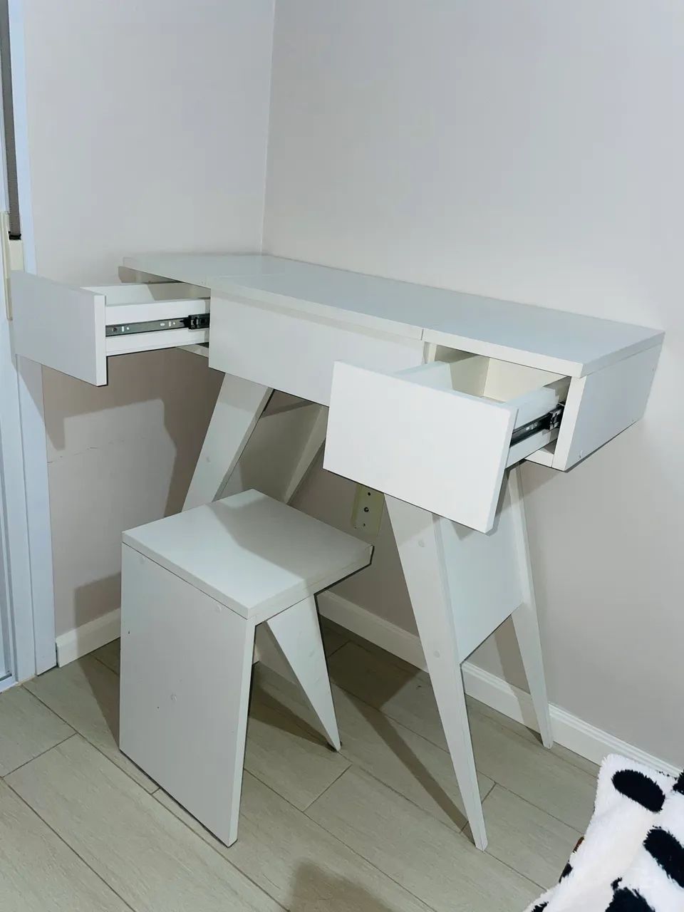 Dressing Table467357324532797442