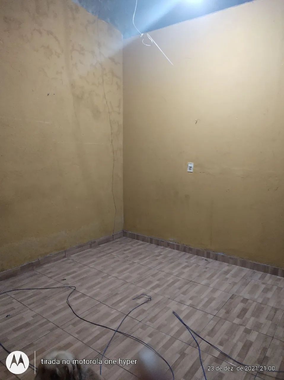 Aluga-se kitnet com quarto e sala e um banheiro interno - Foto 3