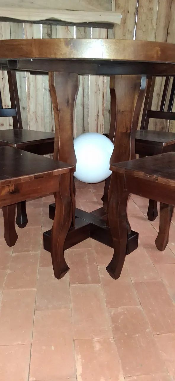 Mesa em Marchetaria com 4 Cadeiras de Madeira - Foto 2