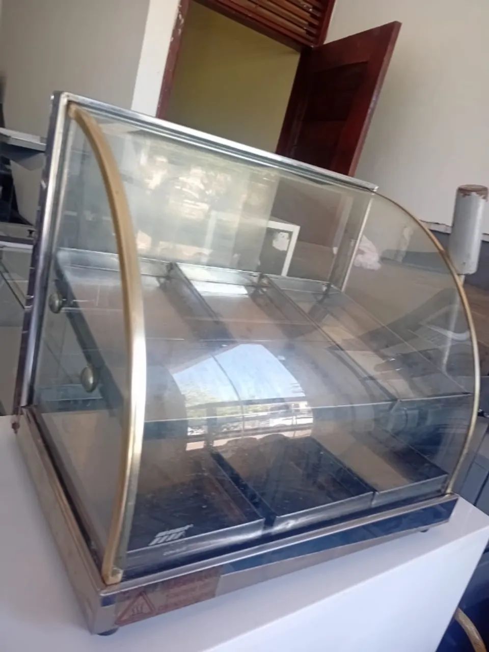 Estufa com 6 bandejas