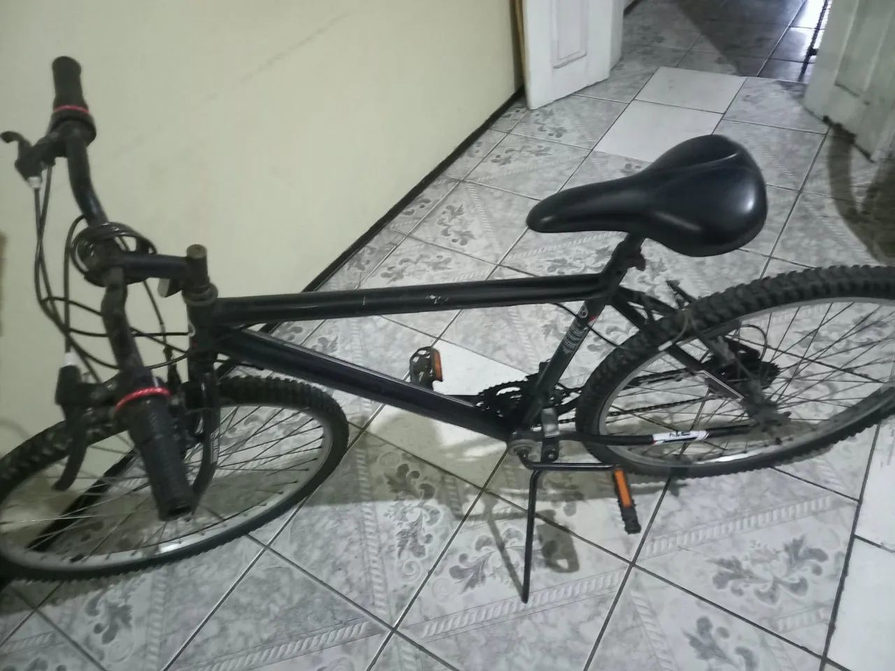Bicicleta preta aro 16