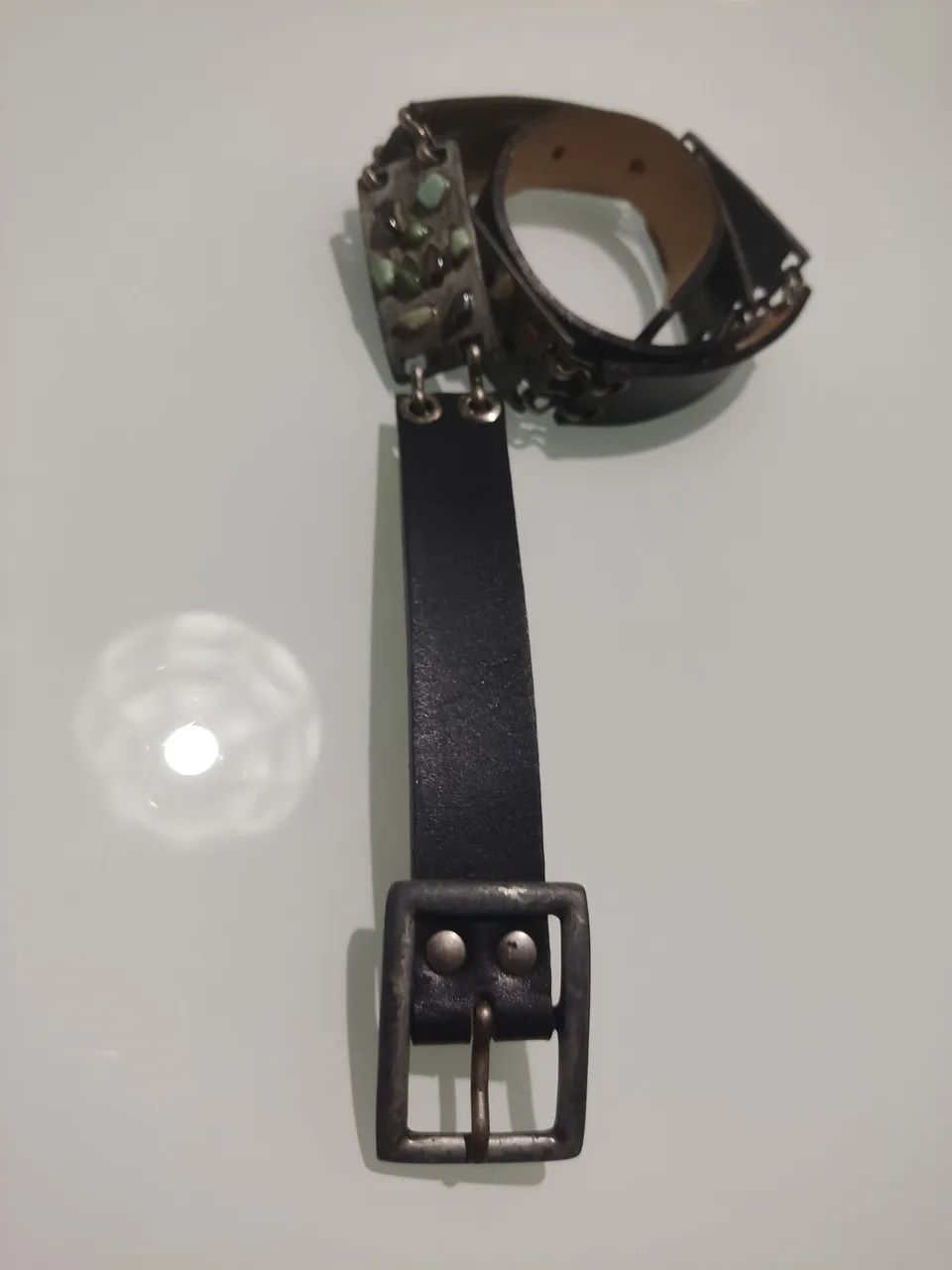 Cinto de couro preto com pedrarias 