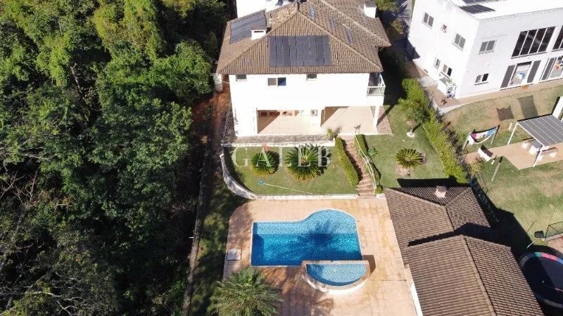 SOBRADO COM 4 QUARTOS, PISCINA E ESPAÇO GOURMET NO CONDOMÍNIO SERRA DA ESTRELA! - Foto 3