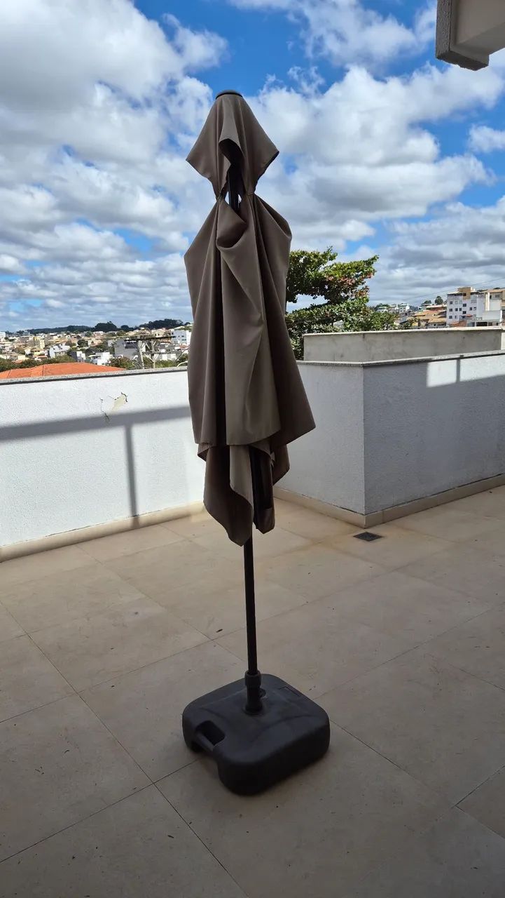 Vendo mesa completa com 6 cadeiras para área externa com ombrelone (guarda sol) - Foto 5