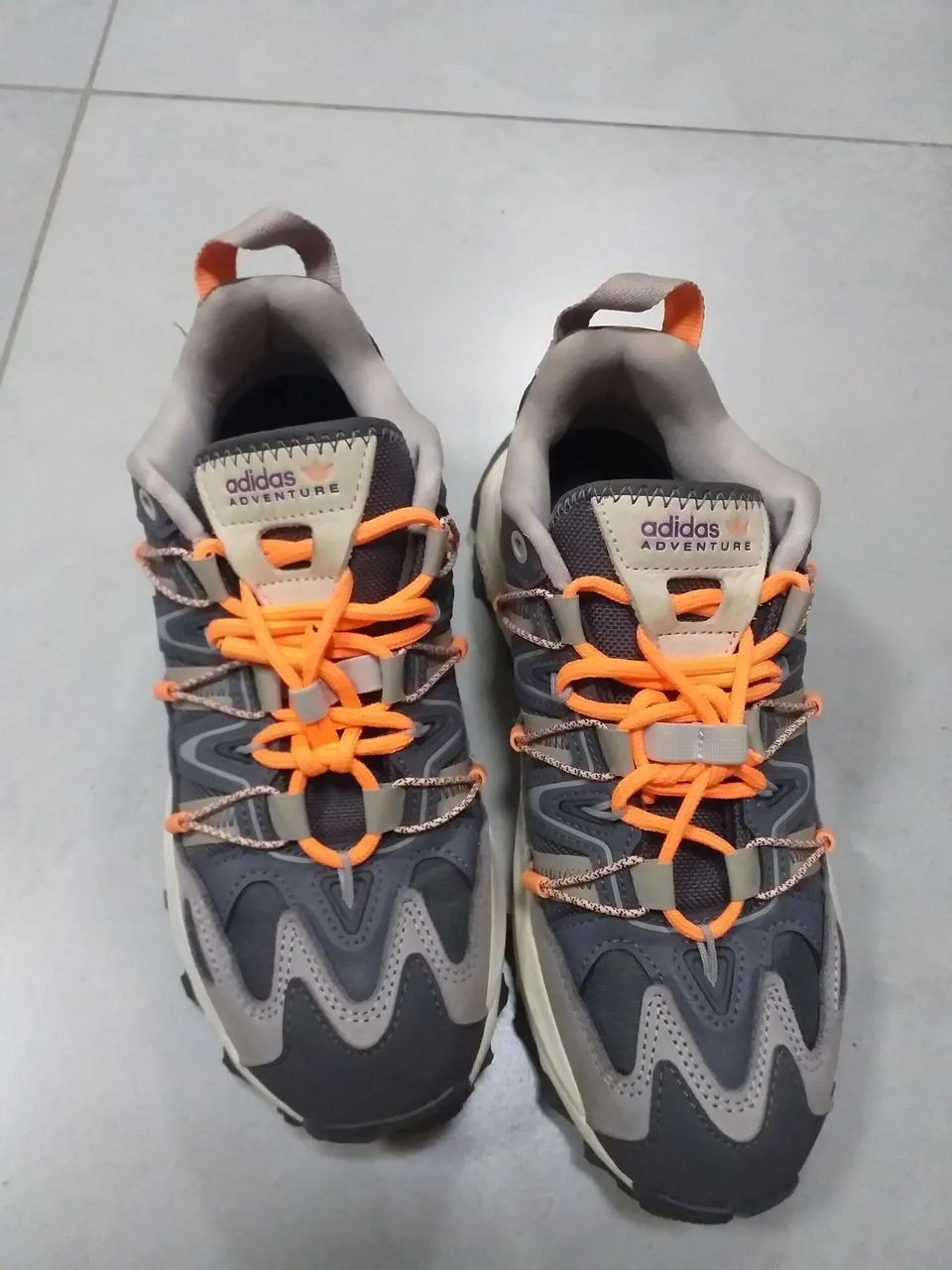Tenis esportivo 