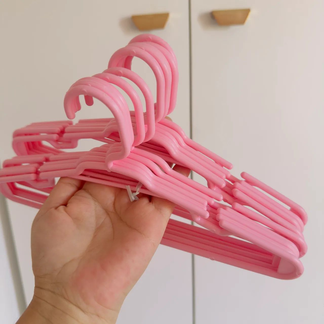 Kit com 65 Cabides Infantis Rosa - Plástico Resistente - Foto 3