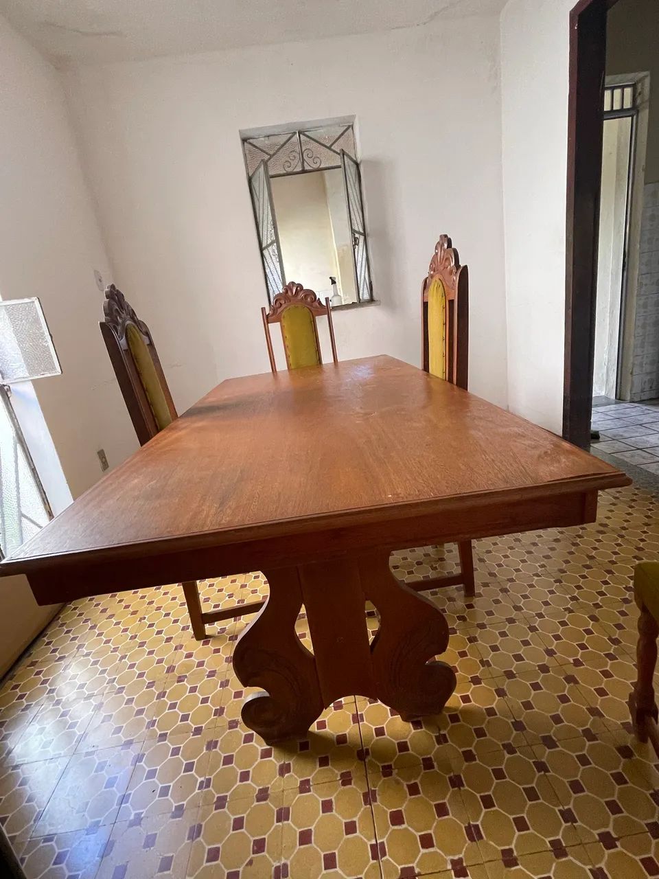 Mesa de jantar com 4 cadeiras 