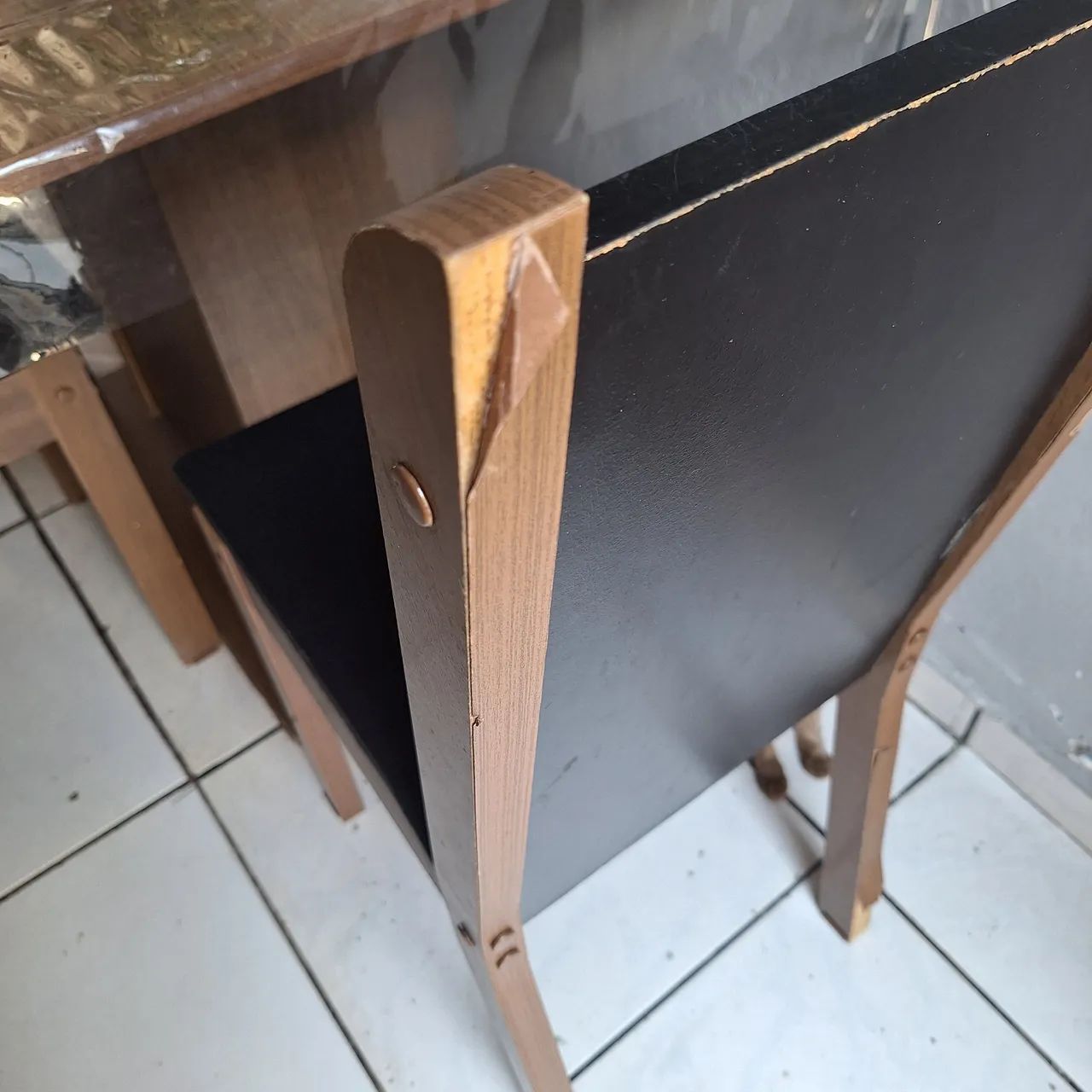 Jogo de mesa com 4 cadeiras  - Foto 4