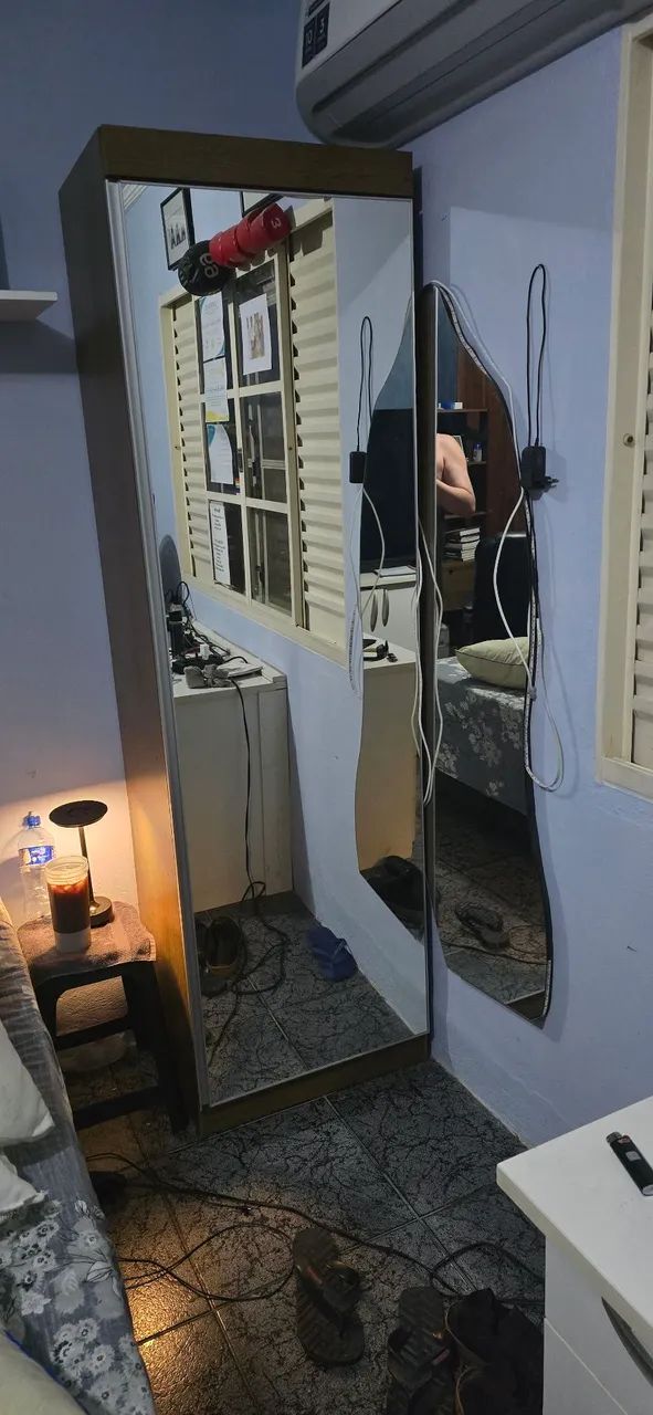 Sapateira com espelho