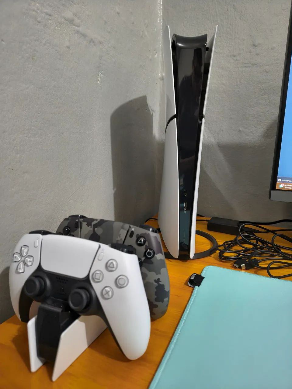 Playstation 5 Slim 1TB + 2 controles + Base de carregamento 