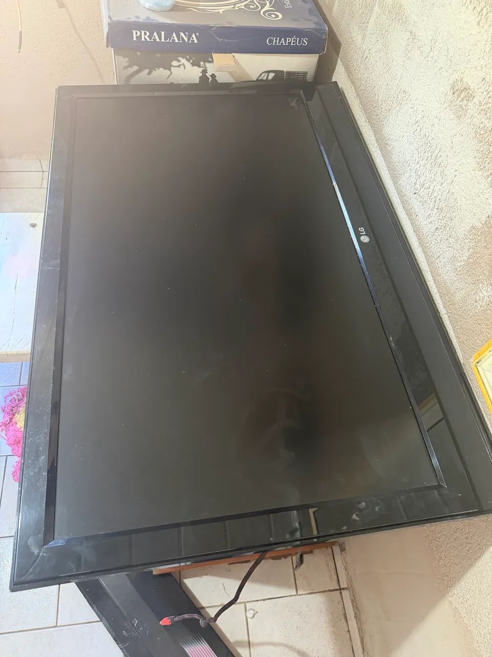 TV LG 42 polegadas, modelo 42LC4R