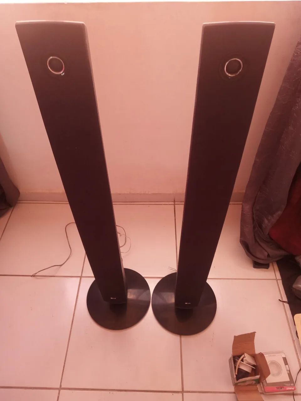 Caixa acústica LG tipo torre 