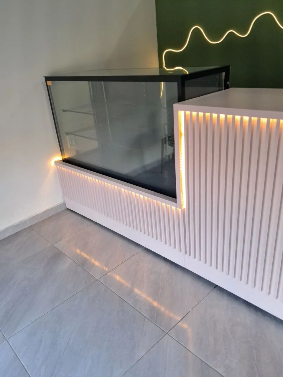 Vitrine refrigerada com balcão planejado  - Foto 2