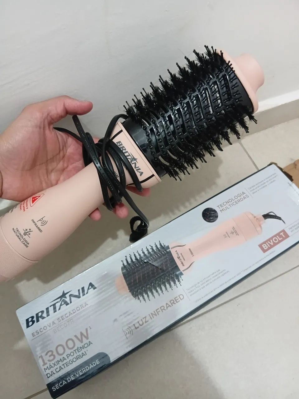 Escova secadora de cabelo britania 