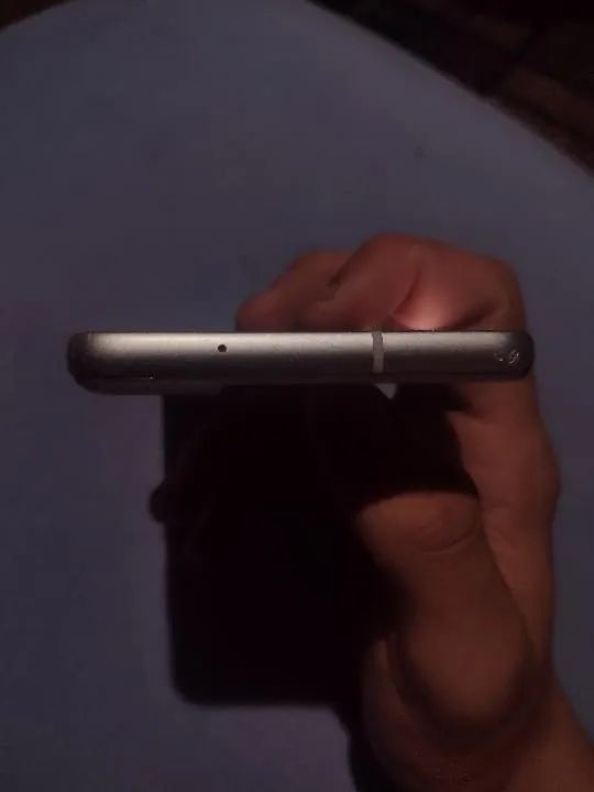 Vendo celular s21 fe 5g único detalhe as linhas na tela  - Foto 5