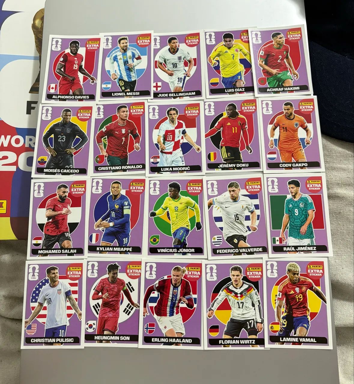 kit com as 80 legends panini 2026 - extra stickers originais  - Foto 2