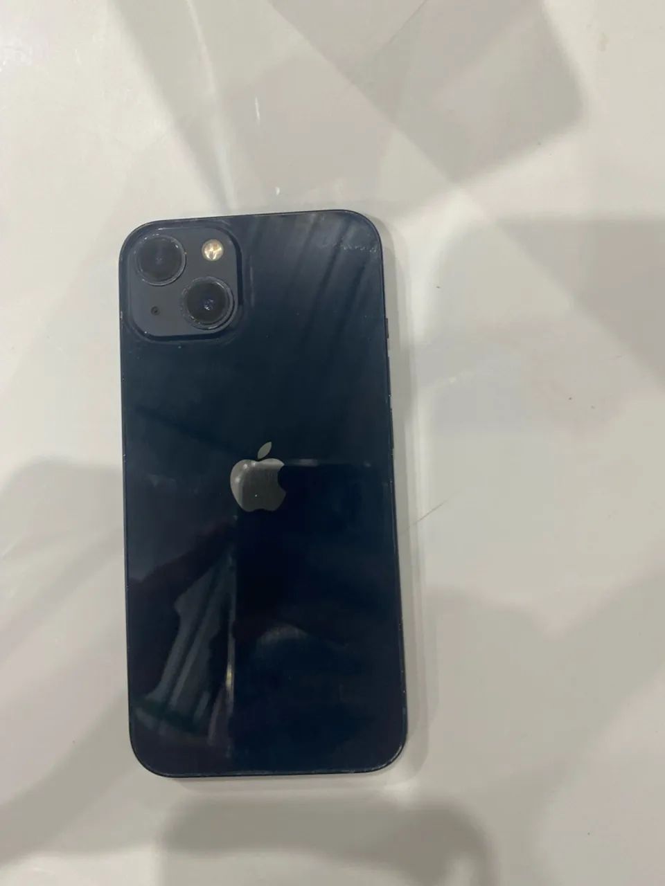 Vende se um iPhone 13 com AirPods verdadeiros da Apple 