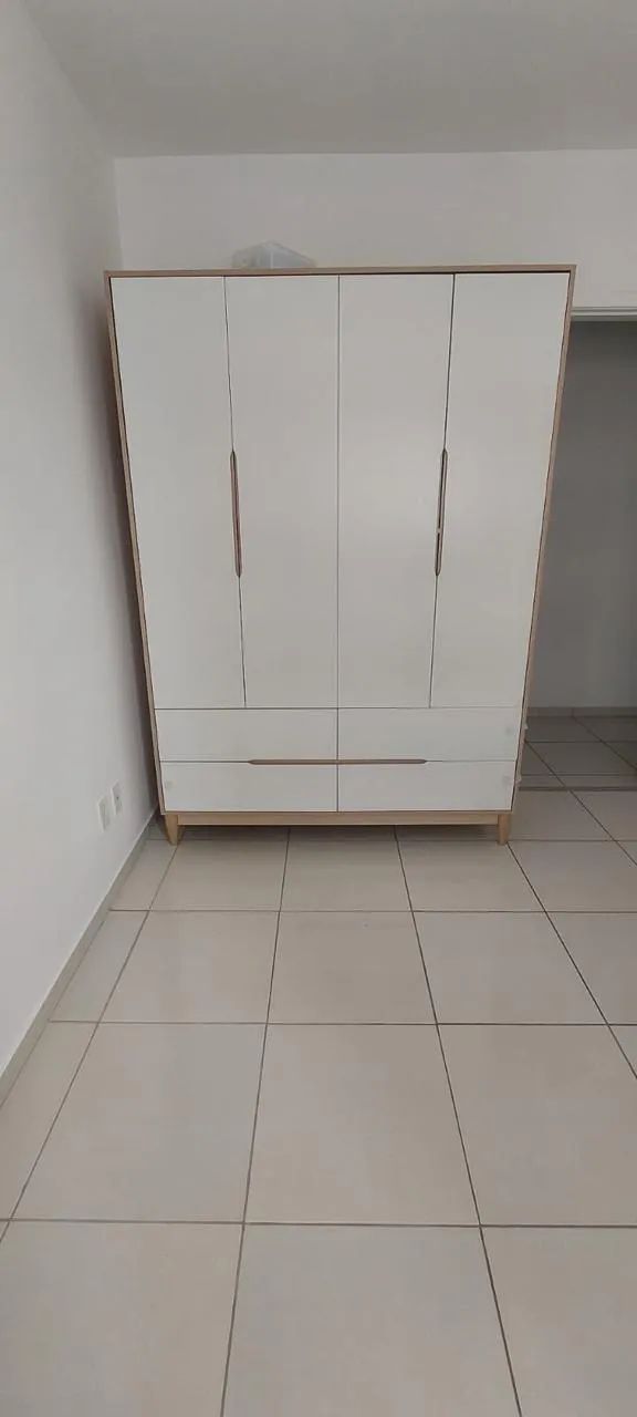 Roupeiro e cômoda