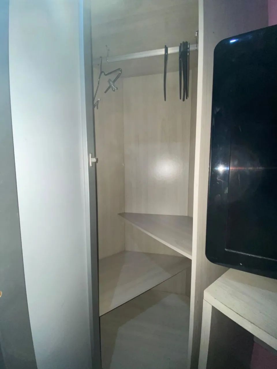 Guarda roupa com bancada - Foto 5
