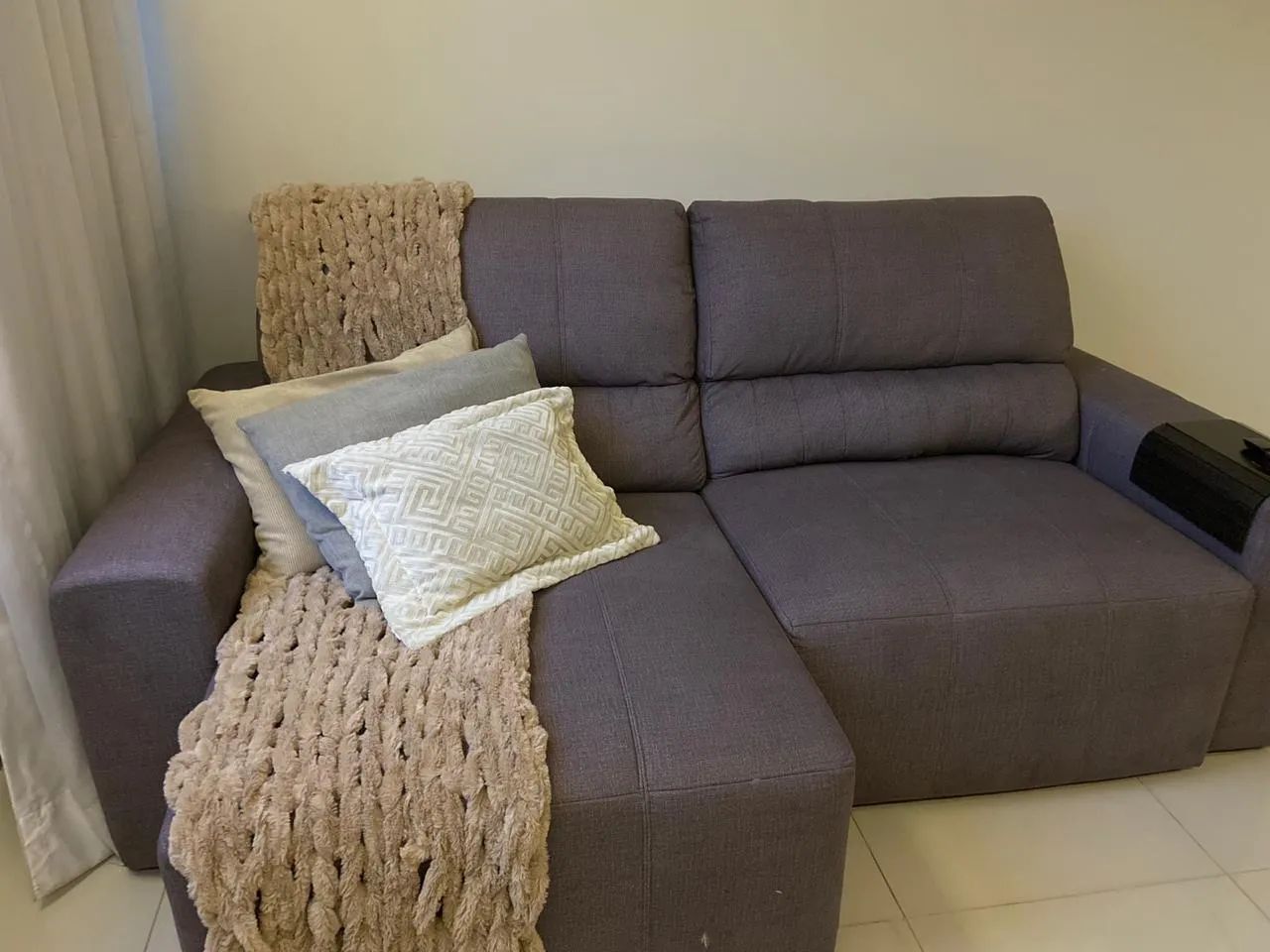 Sofá retrátil cinza - Foto 2