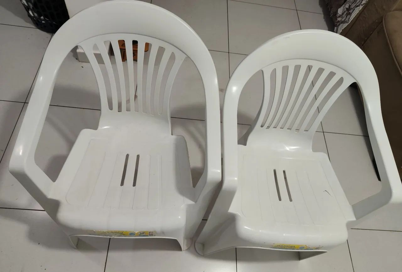 Cadeira de plástico 
