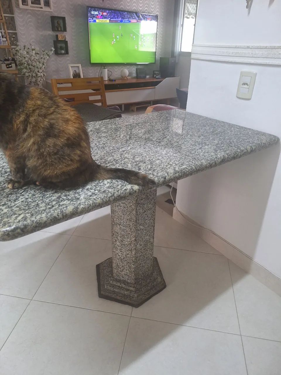 Mesa de jantar em granito 1,20m x 0,70m (sem cadeiras) - Foto 3