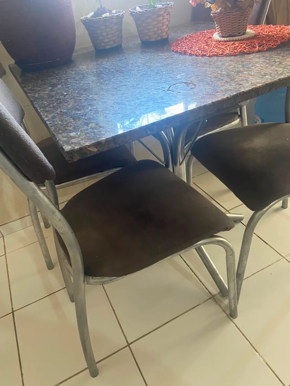 Mesa com 4 cadeiras