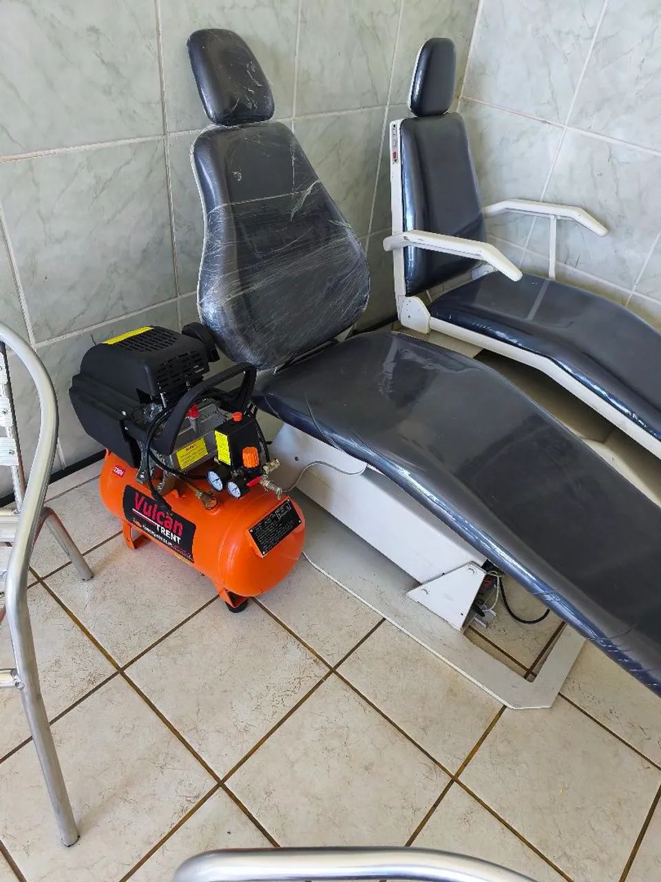 Cadeira de Dentista e compressor - Foto 2