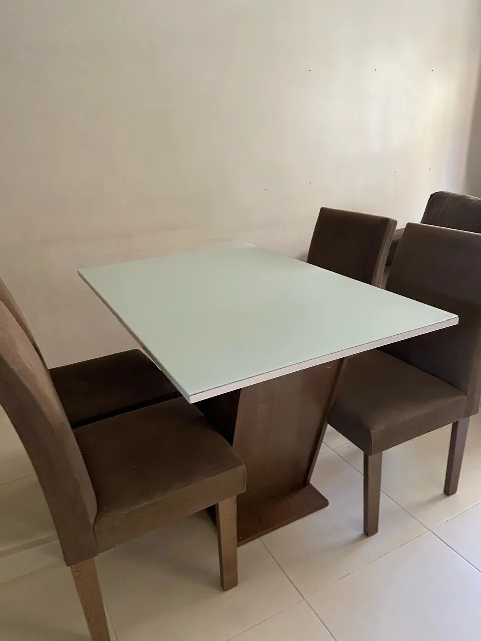 Vendo mesa de 4 cadeiras